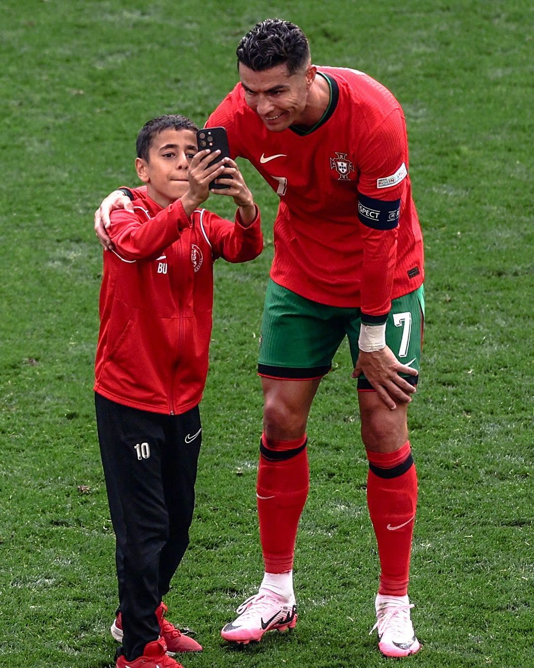 主教练火线接手球队，带领球员突破困境