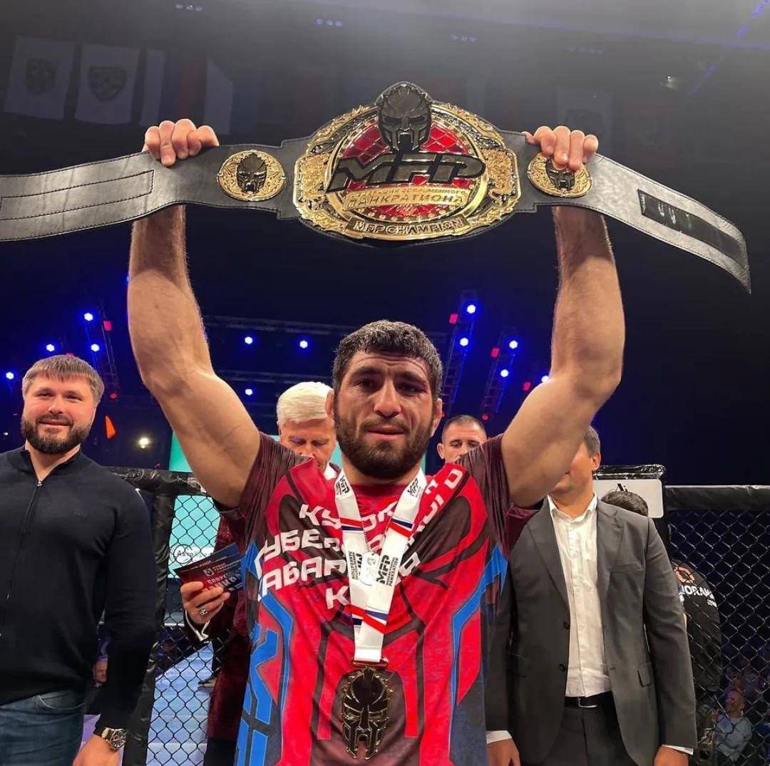 俄罗斯选手勇夺银牌，表现强劲