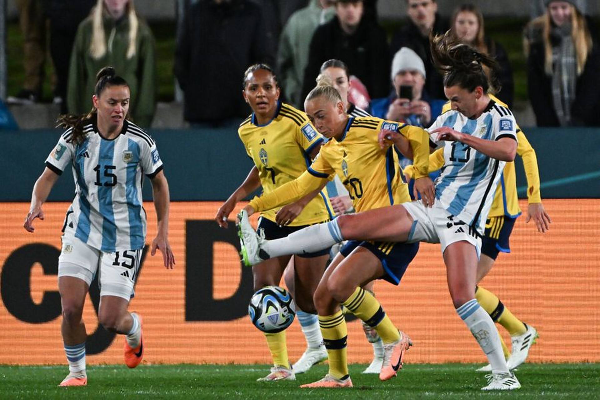 关于瑞典女足战绩低迷，战术调整紧迫进行的信息