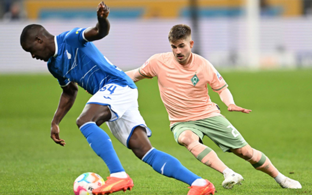 沙尔克客场挫败对手实现翻盘