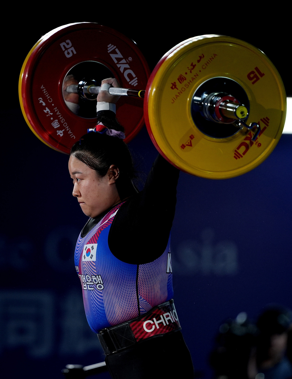 关于美属萨摩亚代表团在举重比赛中惊艳亮相的信息