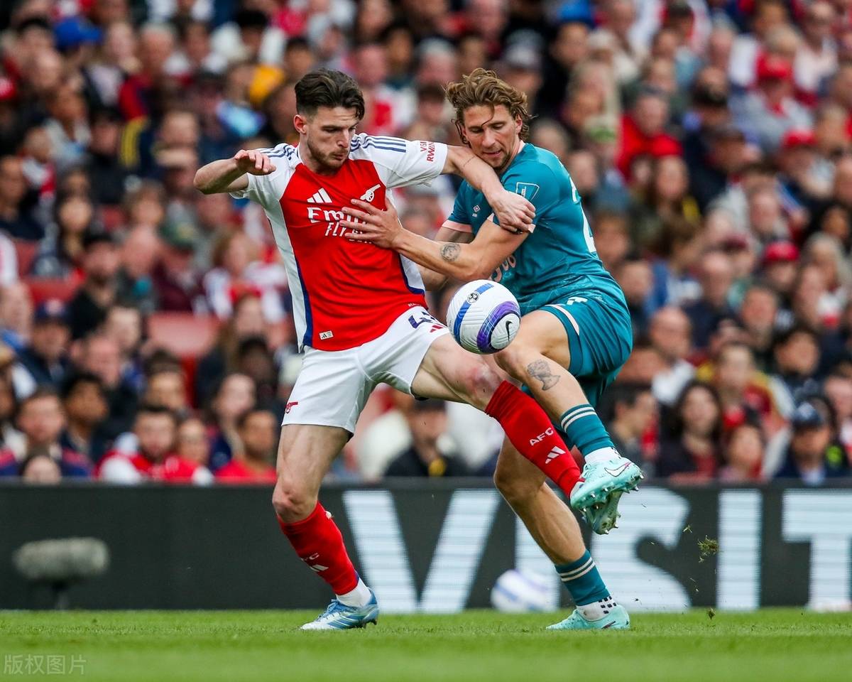 阿森纳掀翻沃尔夫斯堡，笑傲英超