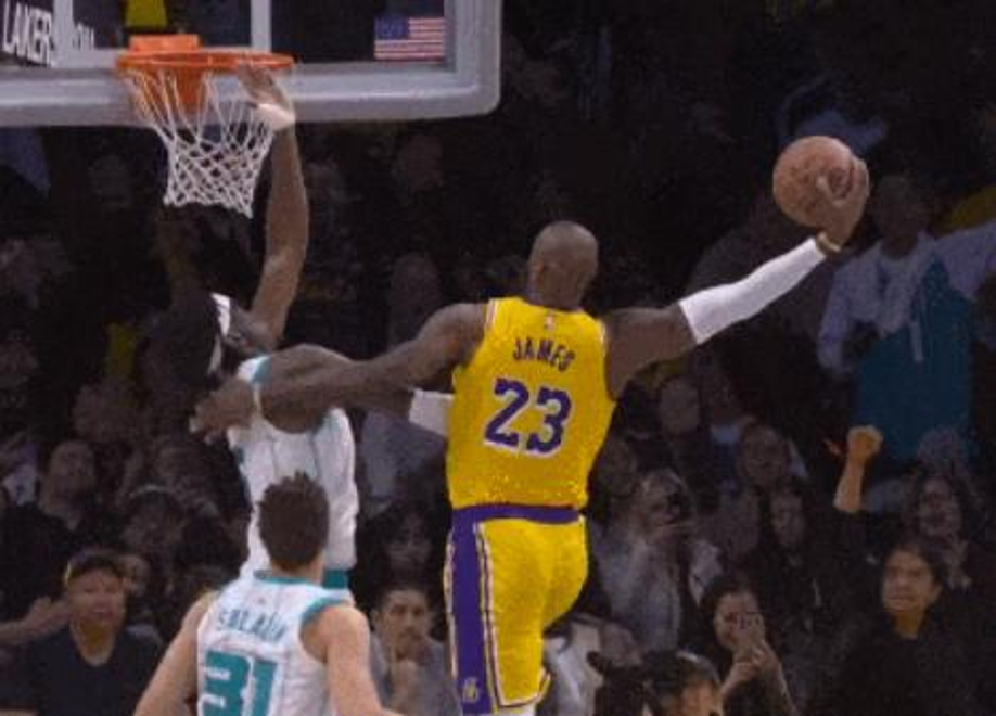 湖人老将霍华德透露：球队团结一心，努力为总冠军奋斗的简单介绍