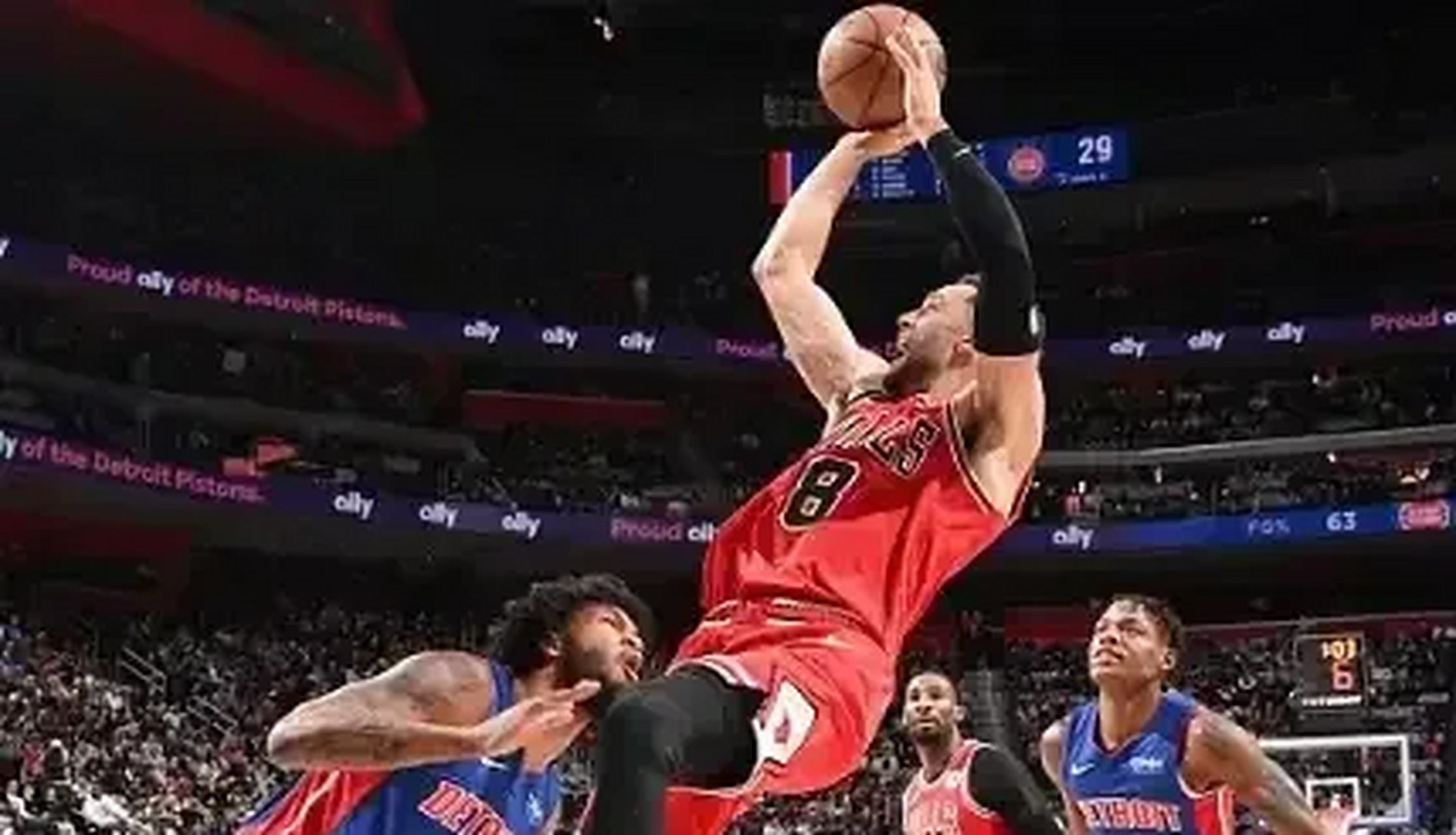 骑士惨败公牛,拉文独得50分 骑士惨败公牛,拉文独得50分