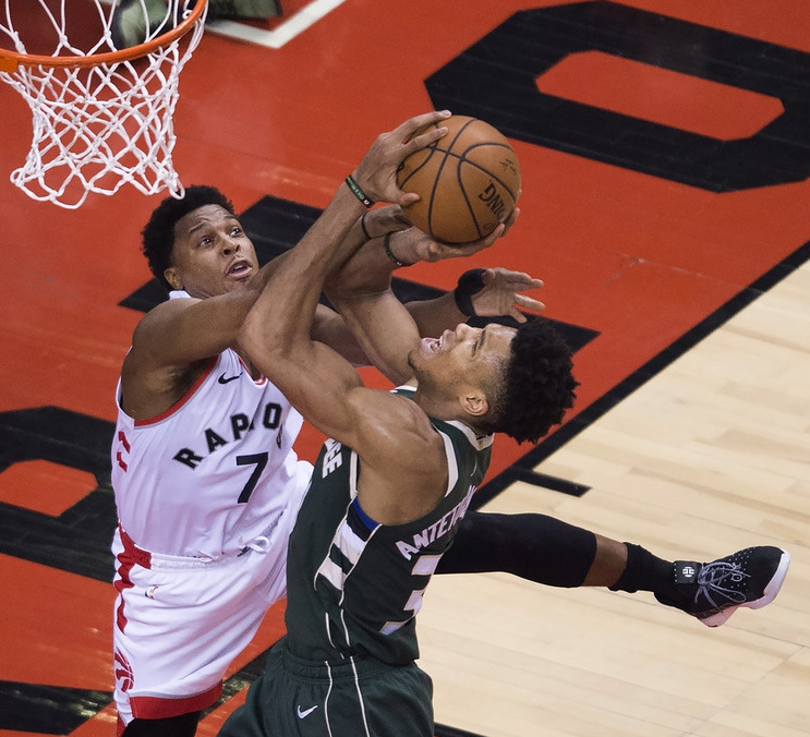 关于灰熊大胜雄鹿,莱昂纳德砍29分的信息 关于灰熊大胜雄鹿,莱昂纳德砍29分的信息