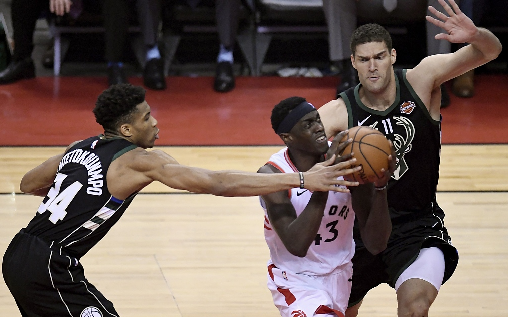 关于灰熊大胜雄鹿,莱昂纳德砍29分的信息 关于灰熊大胜雄鹿,莱昂纳德砍29分的信息