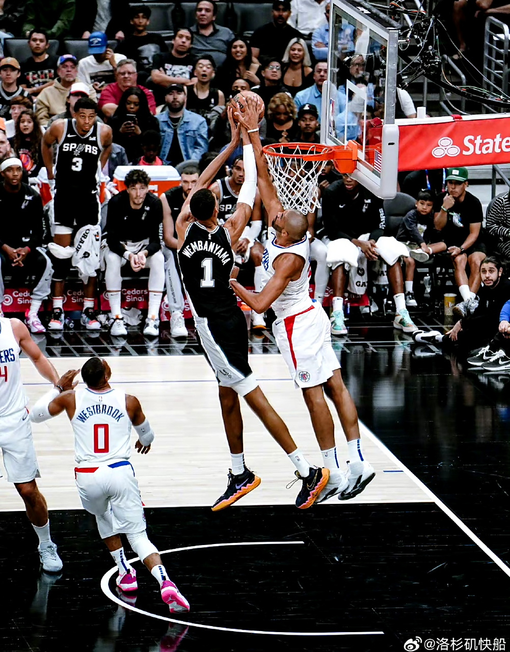 猛龙客场战胜马刺,伦纳德再次主导比赛的简单介绍 猛龙客场战胜马刺,伦纳德再次主导比赛的简单介绍