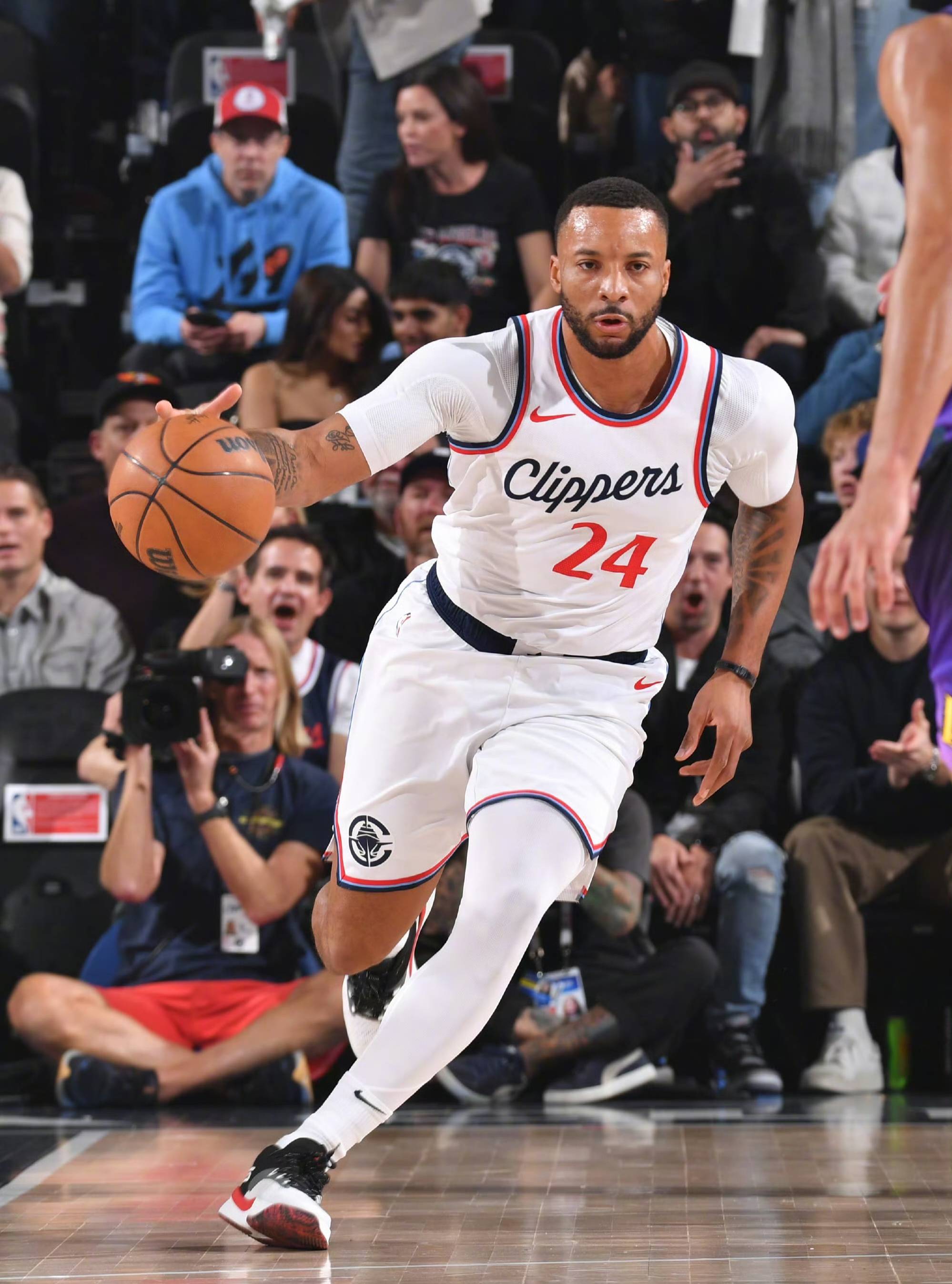 快船遭遇惨败,球队战绩受到影响 快船遭遇惨败,球队战绩受到影响